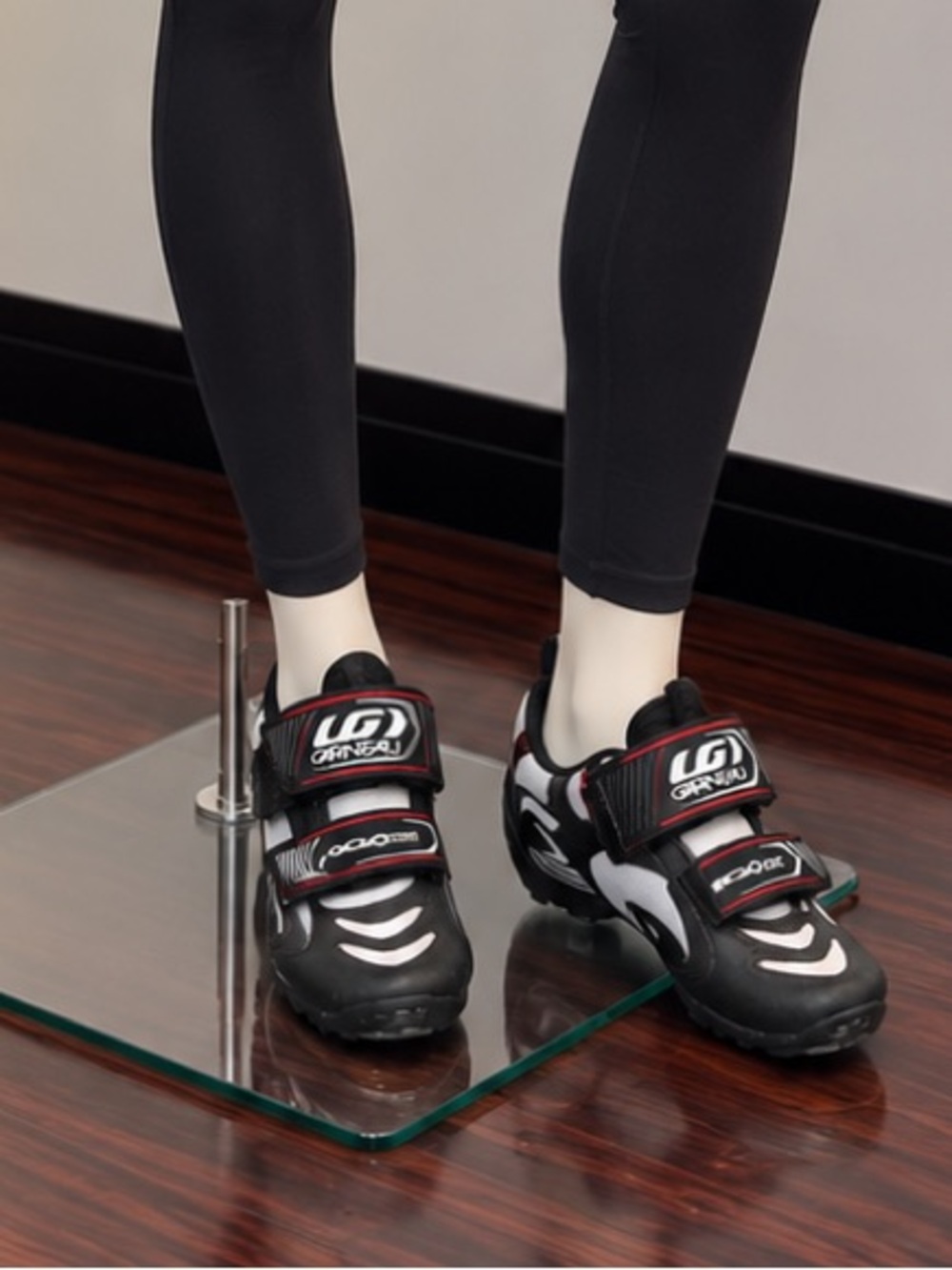GRNBU Women's Black Athletic Cycling Shoes with Red Accents